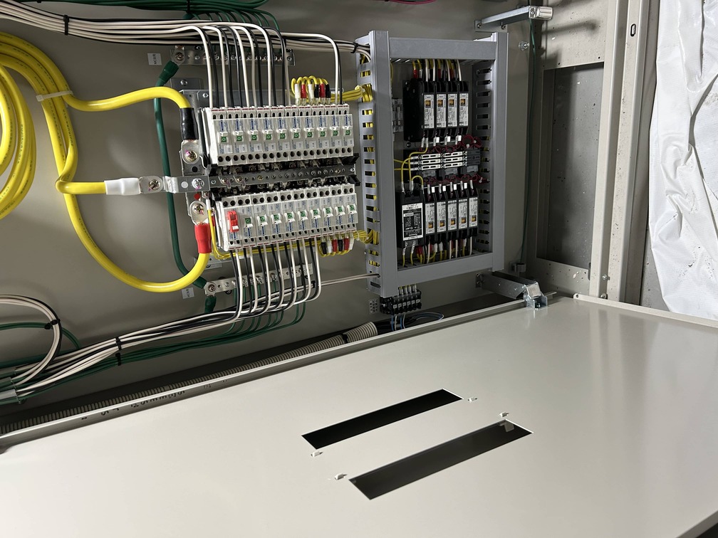 配電盤 盤内結線作業