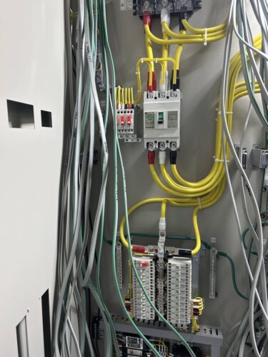 配電盤 盤内結線作業